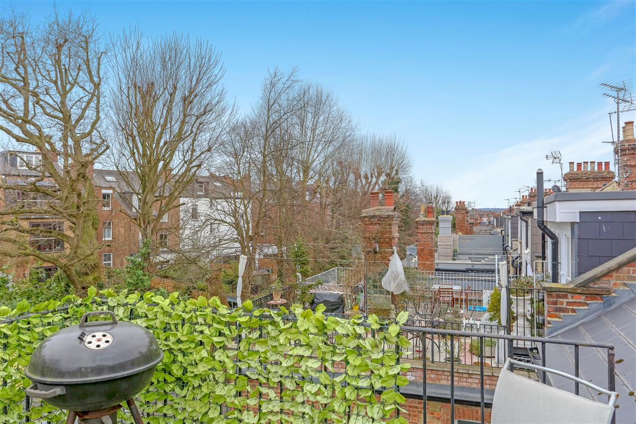 2 bed flat for sale in Archway Road 10