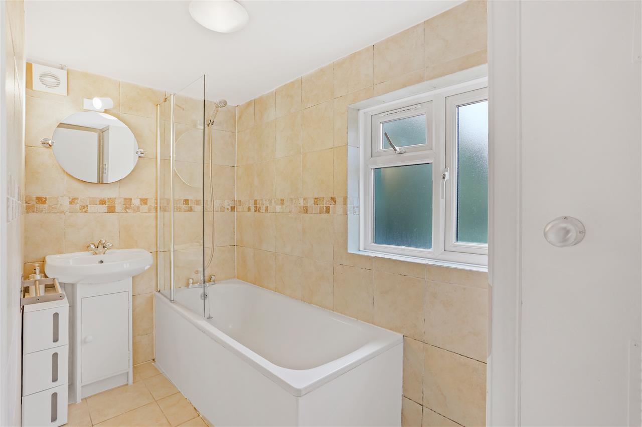 2 bed flat for sale in Archway Road 12