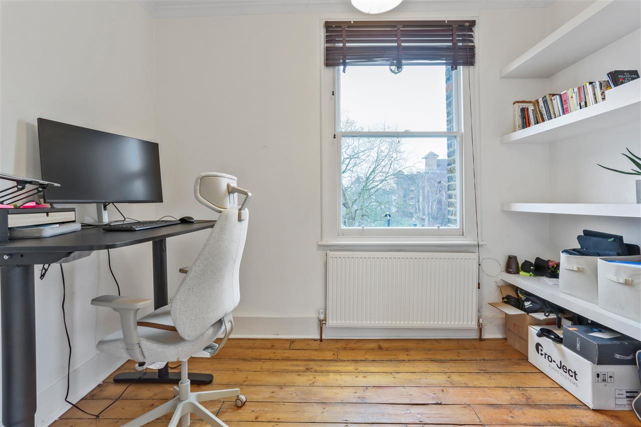 2 bed flat for sale in Carleton Road 12