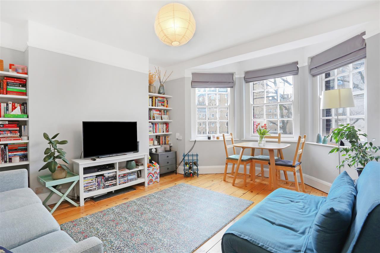 A spacious (approximately 596 Sq Ft / 55 Sq M), and modernised to a high standard, second floor apartment forming part of a private and sought after mansion style purpose built block situated within close proximity to the multiple shopping and transport facilities of the Holloway Road. The well ...