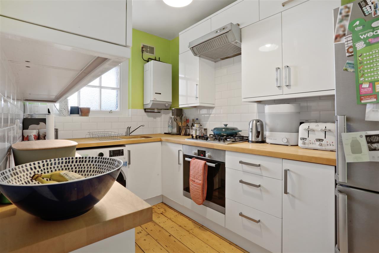 2 bed flat for sale in Warlters Road 2