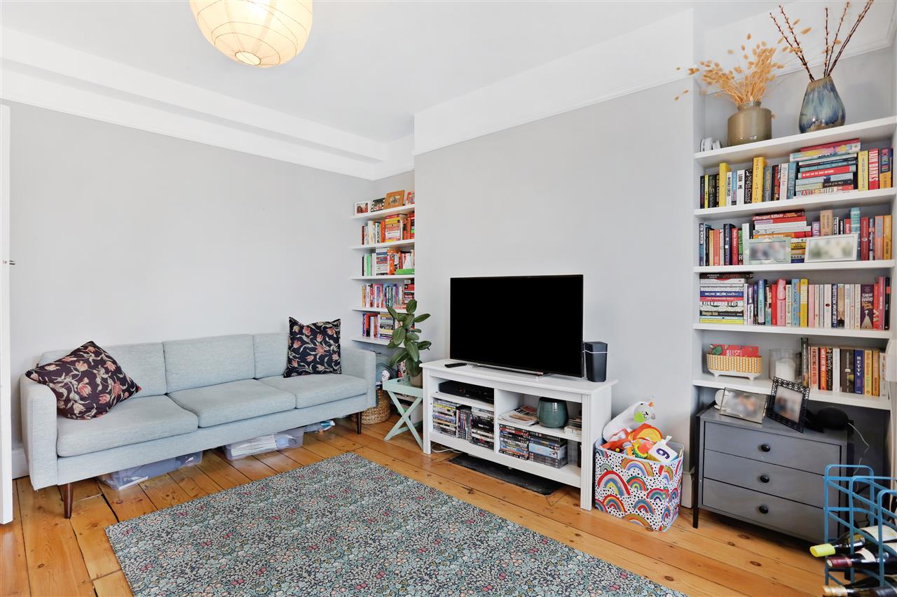 2 bed flat for sale in Warlters Road 7