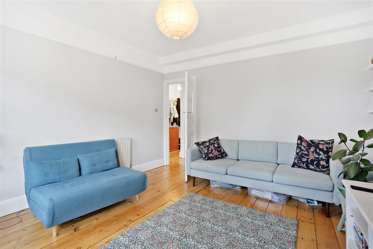 2 bed flat for sale in Warlters Road 8