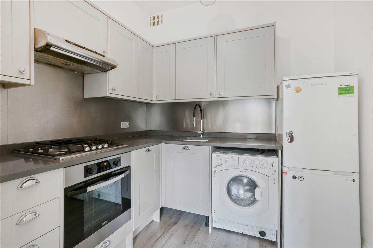 1 bed flat for sale in Hungerford Road  - Property Image 3