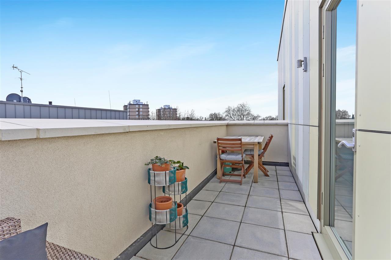 2 bed flat for sale in Dalmeny Avenue 3