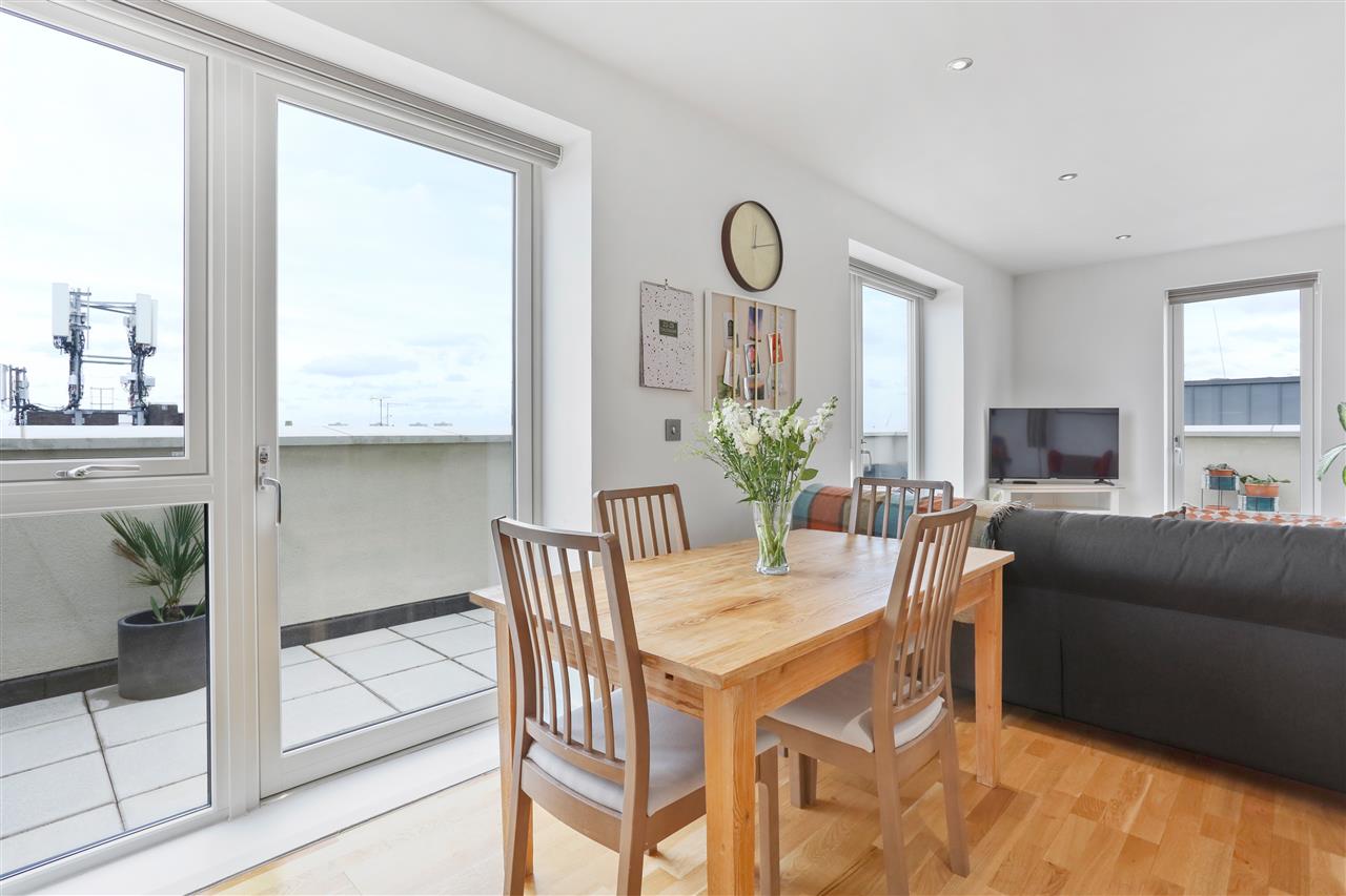 2 bed flat for sale in Dalmeny Avenue 18