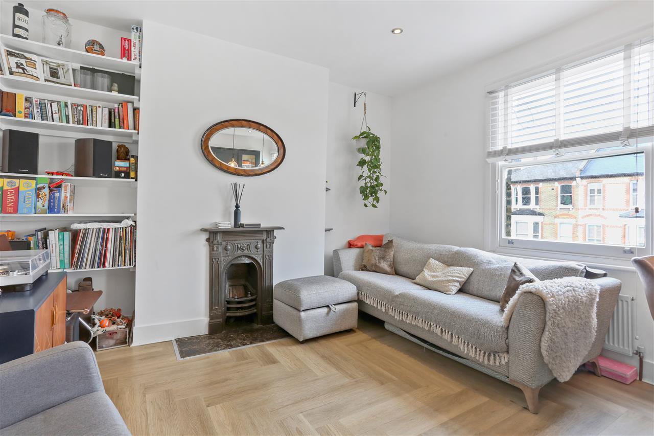 2 bed flat for sale in Tufnell Park Road 5