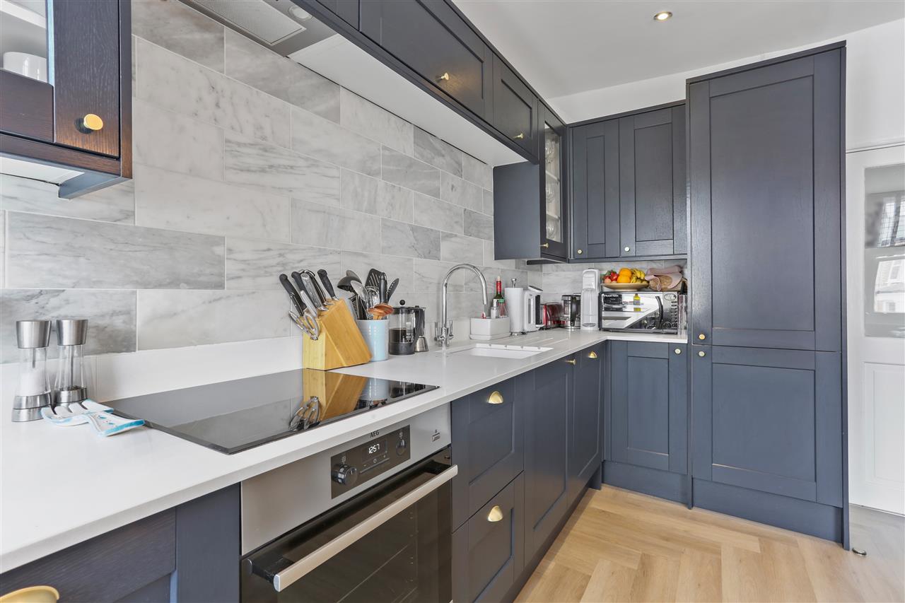 2 bed flat for sale in Tufnell Park Road 6