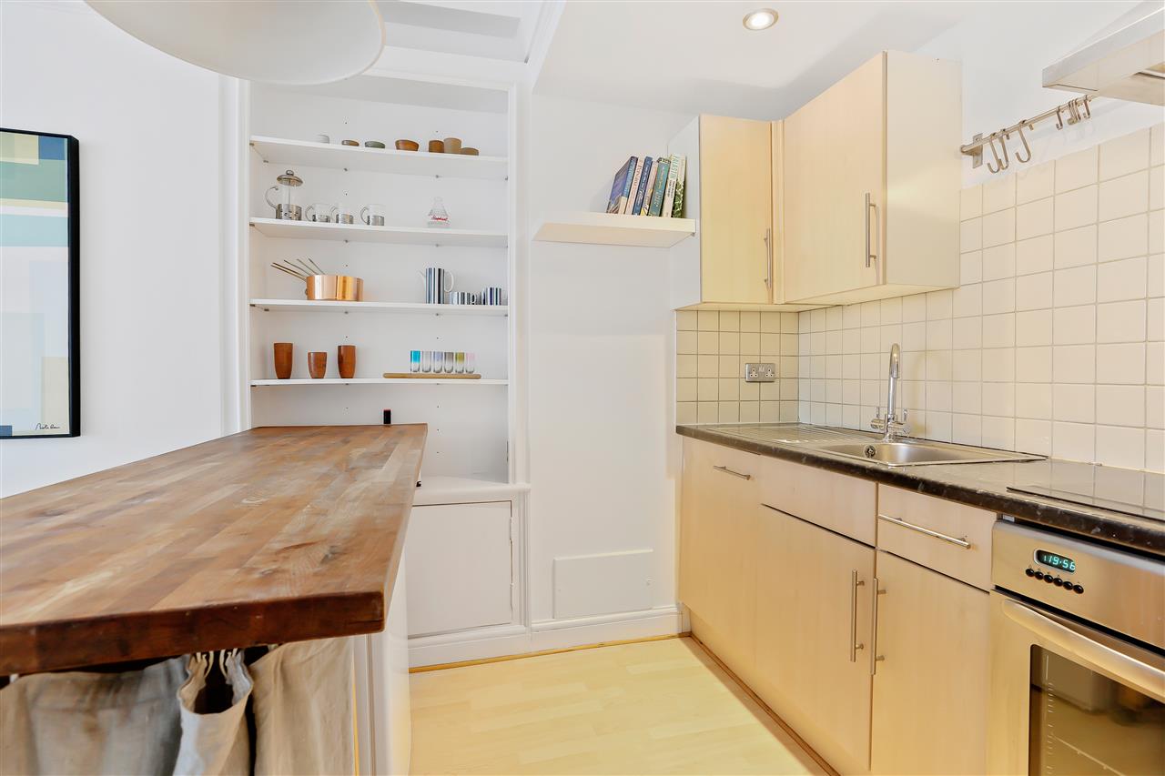 2 bed flat for sale in Tabley Road 5