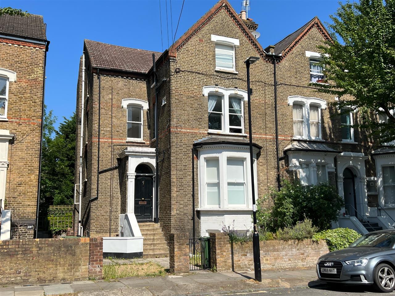 POTENTIALLY CHAIN-FREE! A very presented and spacious (approximately 626 Sq Ft / 58 Sq M), first floor apartment forming part of an imposing converted Victorian semi detached property situated on one of Tufnell Park's premier tree lined roads that is within very close proximity of Tufnell Park ...