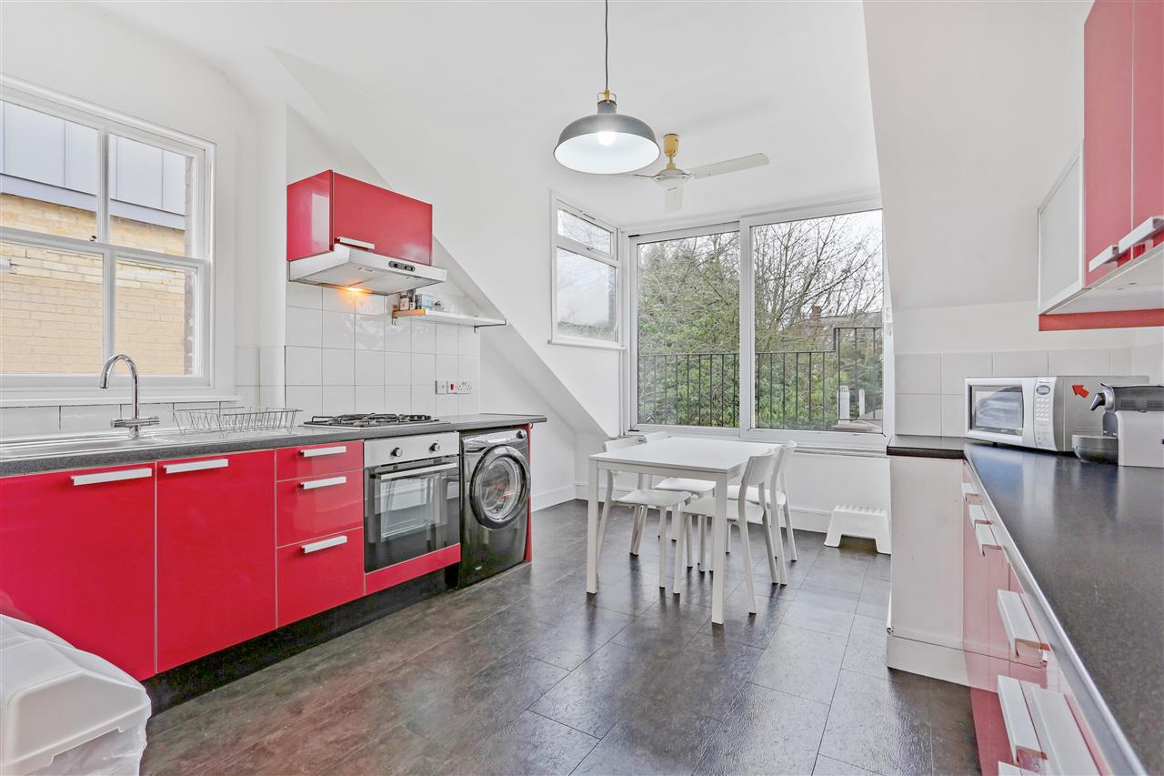 AVAILABLE IMMEDIATELY! A well presented and spacious (approximately 777 Sq Ft / 72 Sq M) FURNISHED split level first and second floor apartment situated within close proximity to Highgate Underground Station (Northern Line) together with local shops, restaurants and opposite Highgate Wood to ...