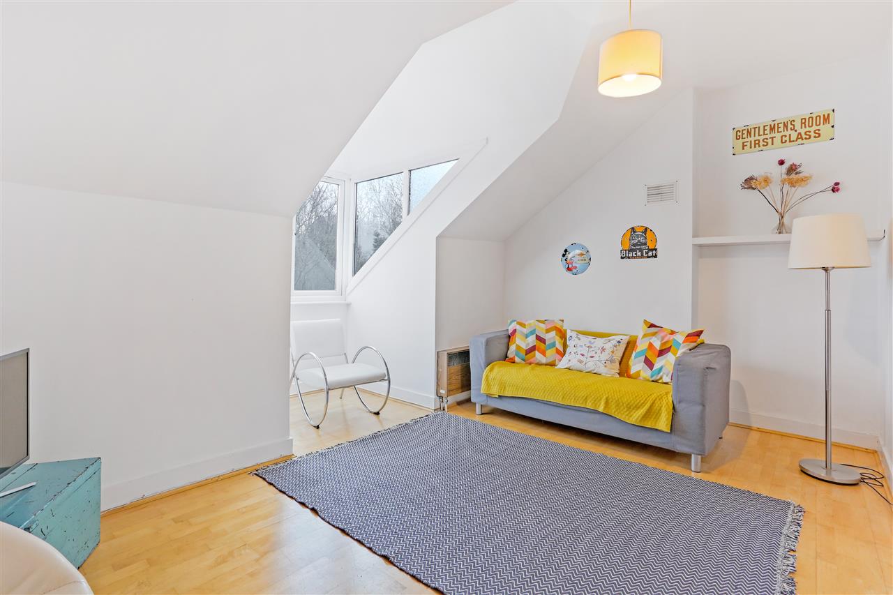 2 bed flat to rent in Archway Road 4