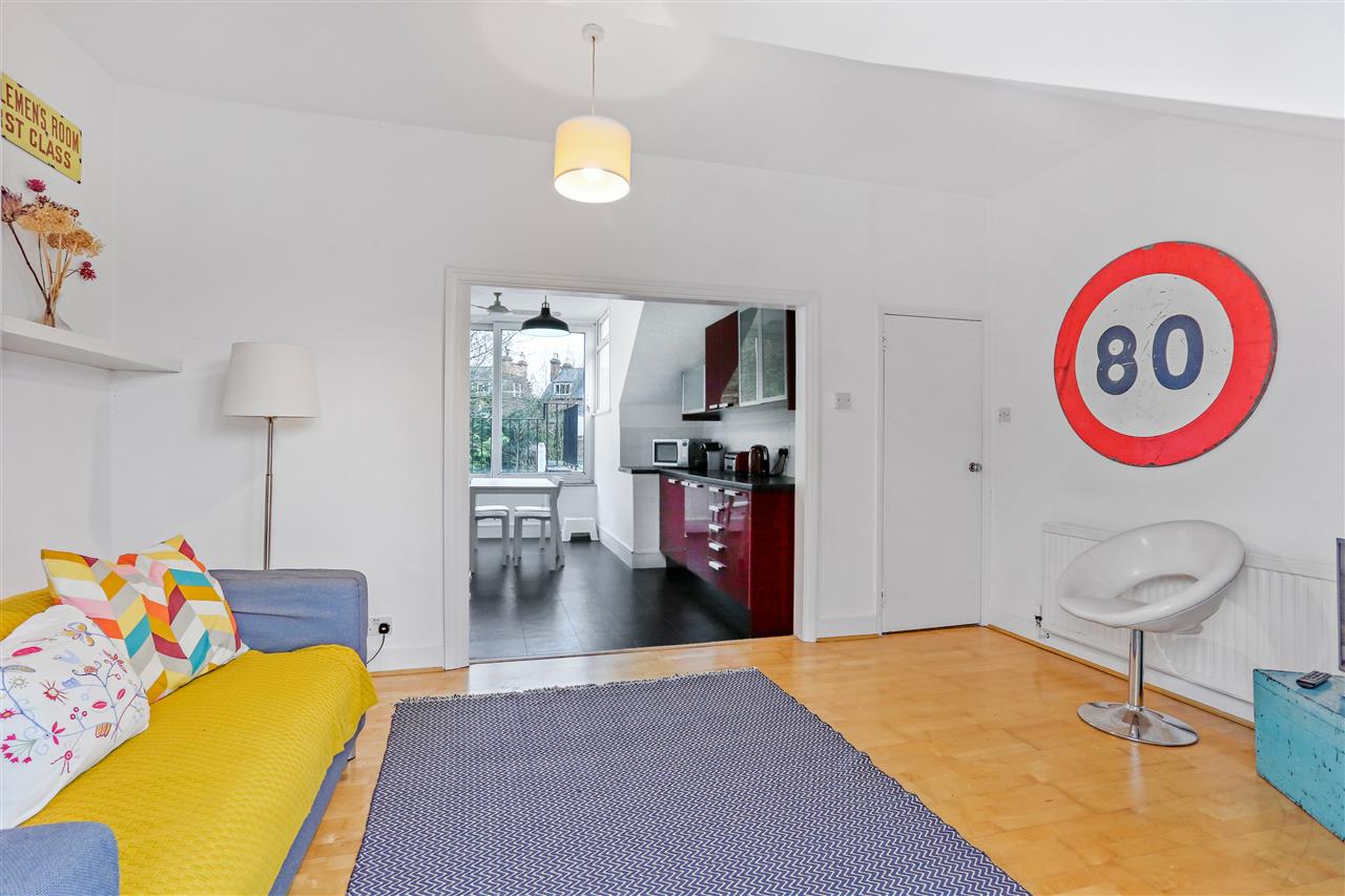 2 bed flat to rent in Archway Road 5