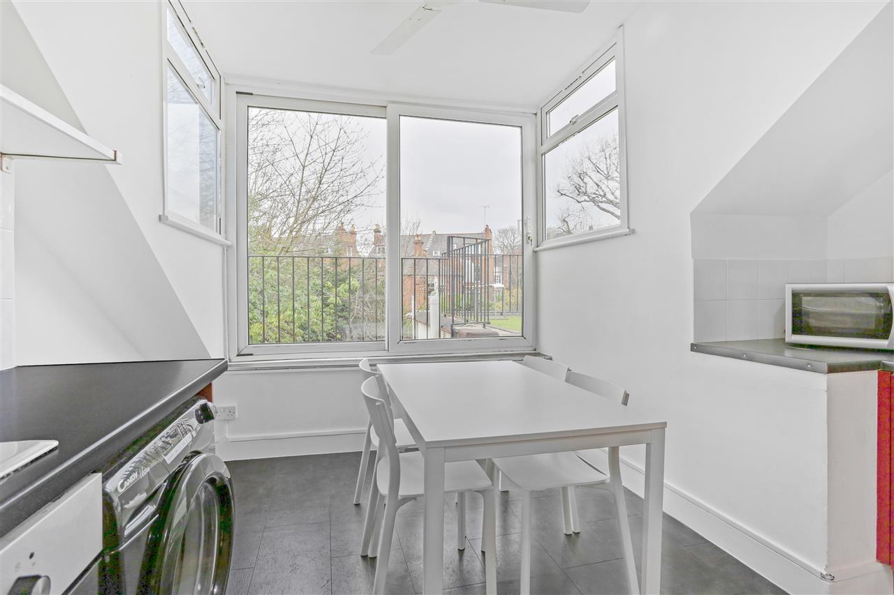 2 bed flat to rent in Archway Road 7