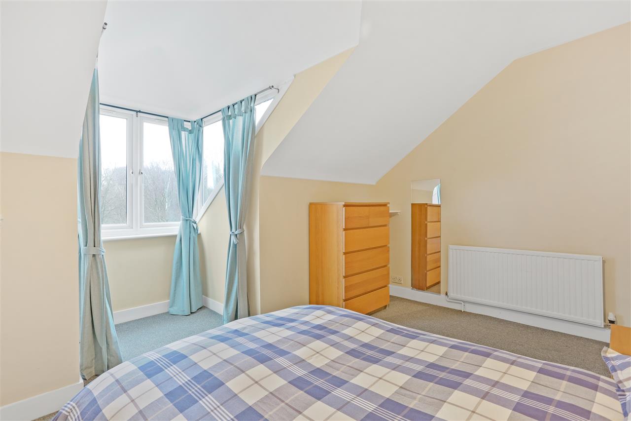 2 bed flat to rent in Archway Road 13