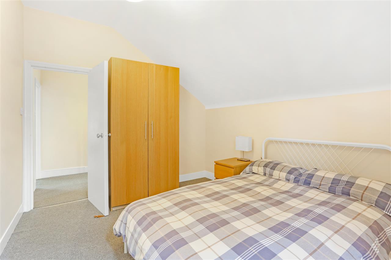 2 bed flat to rent in Archway Road 17