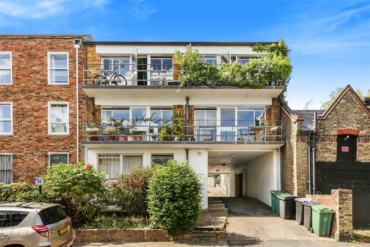 CHAIN FREE! A well presented and spacious (approximately 669 Sq ft / 62 Sq M) second floor flat forming part of a small low rise purpose built block situated in a sought after location within close proximity to Tufnell Park (Northern Line) underground station as well as the open space of ...