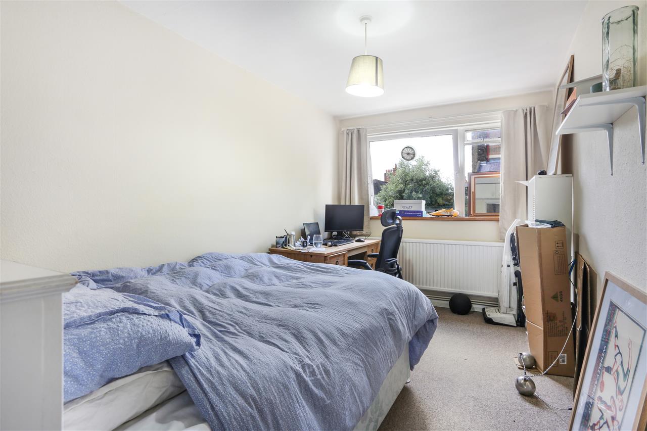 2 bed flat for sale in Chetwynd Road 3