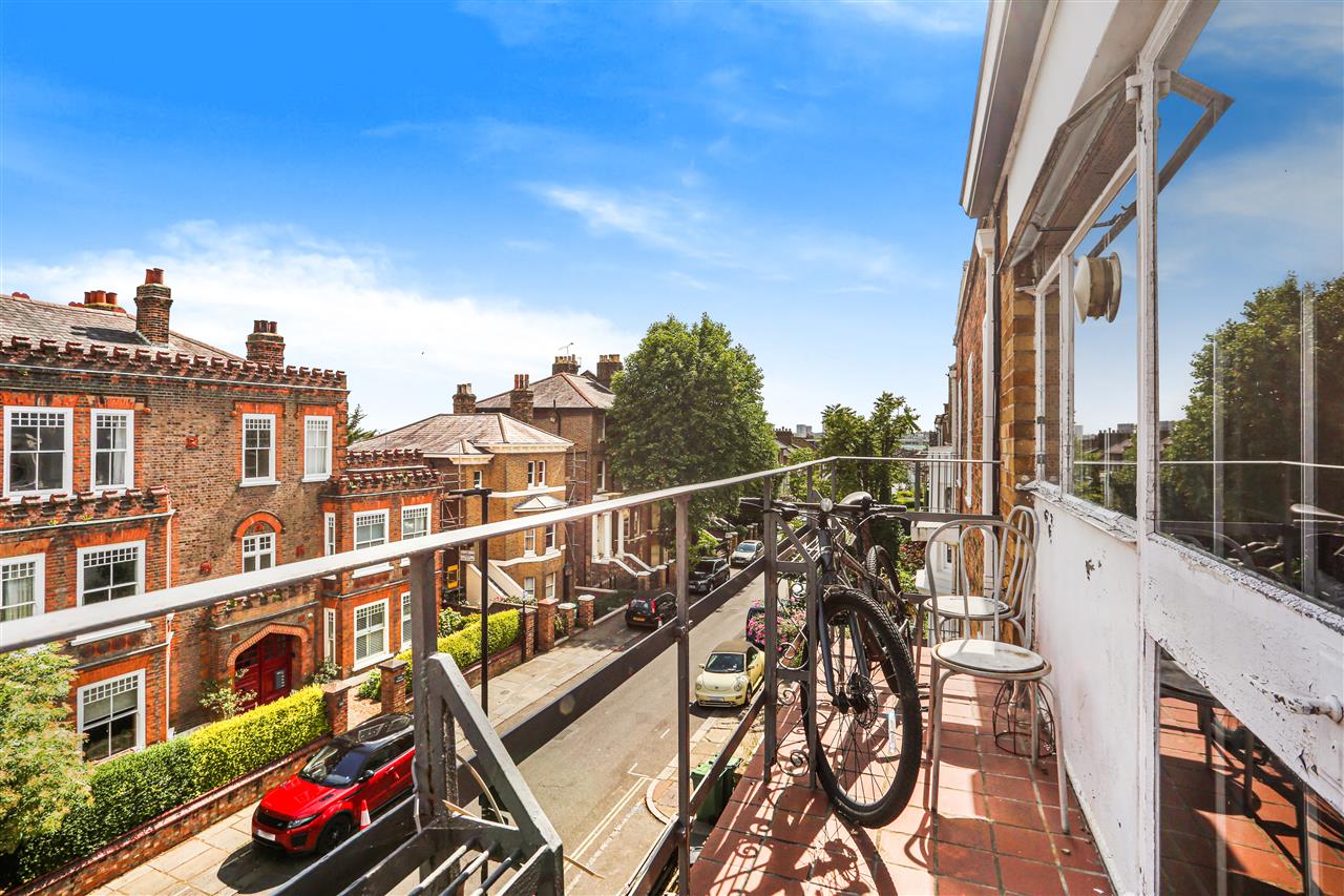 2 bed flat for sale in Chetwynd Road 4