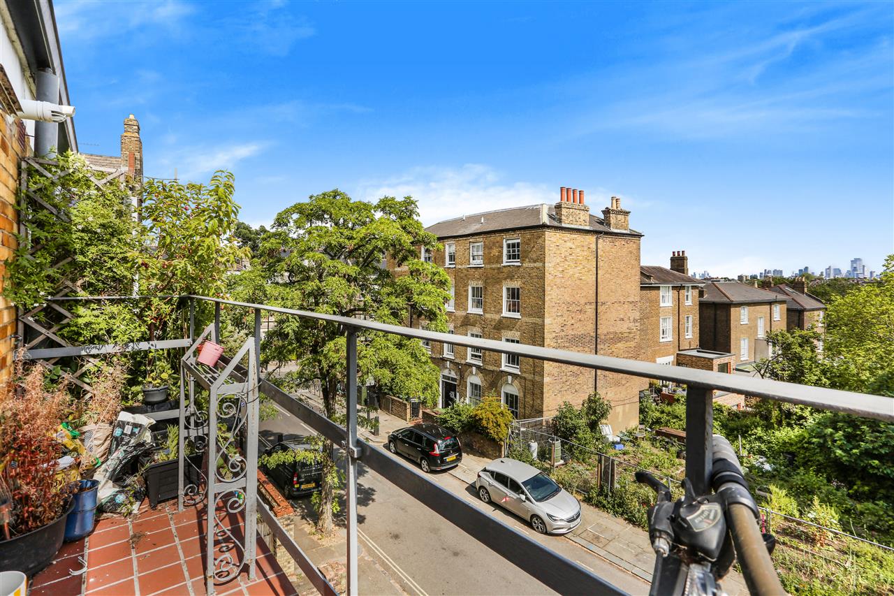 2 bed flat for sale in Chetwynd Road 5