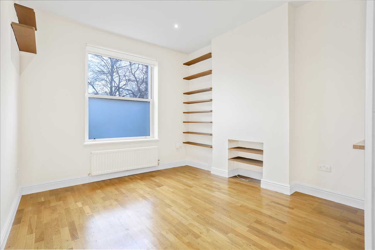 3 bed flat to rent in Hornsey Road 2