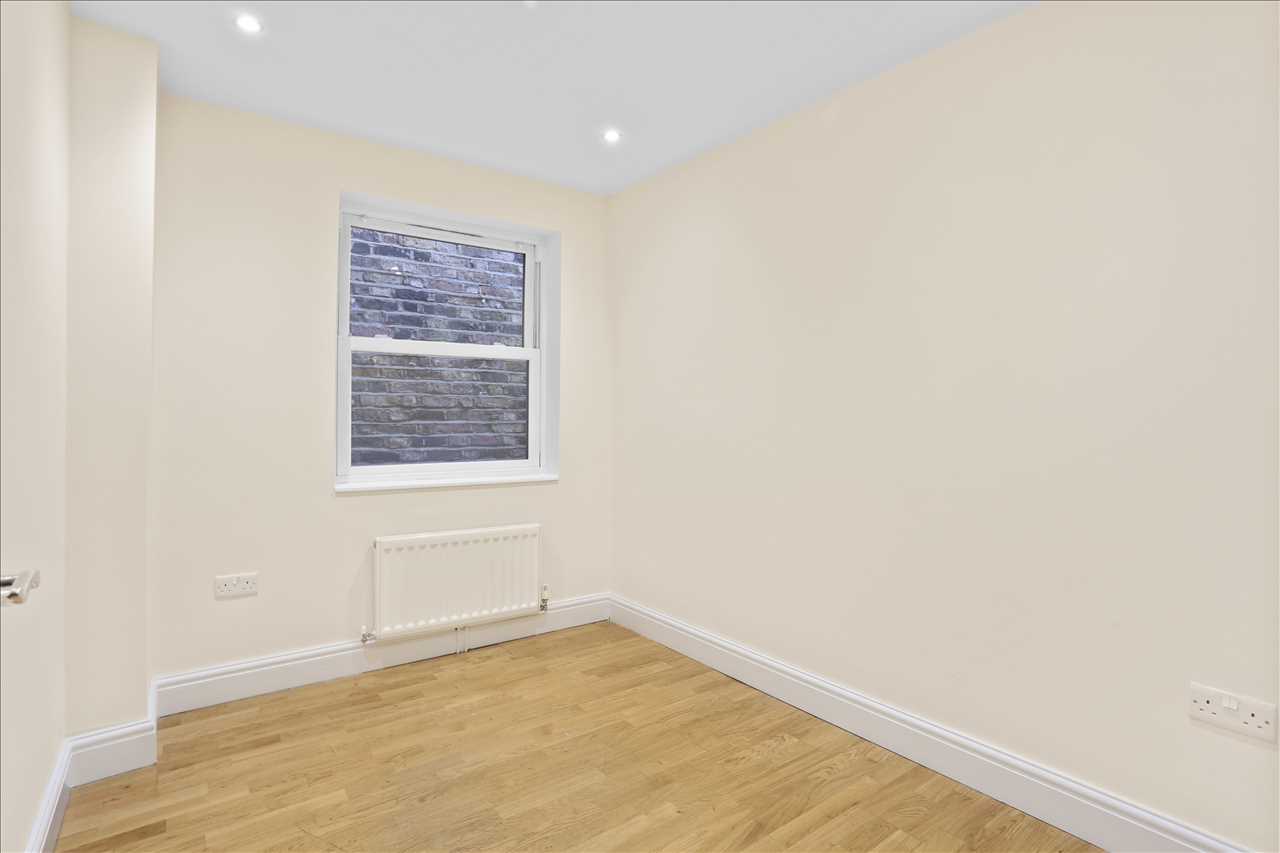 3 bed flat to rent in Hornsey Road 7