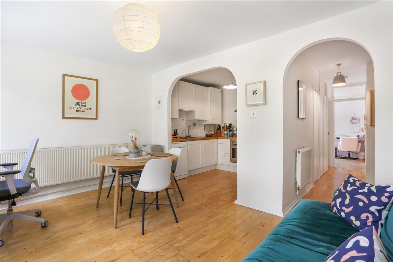 1 bed flat for sale in Brecknock Road  - Property Image 6