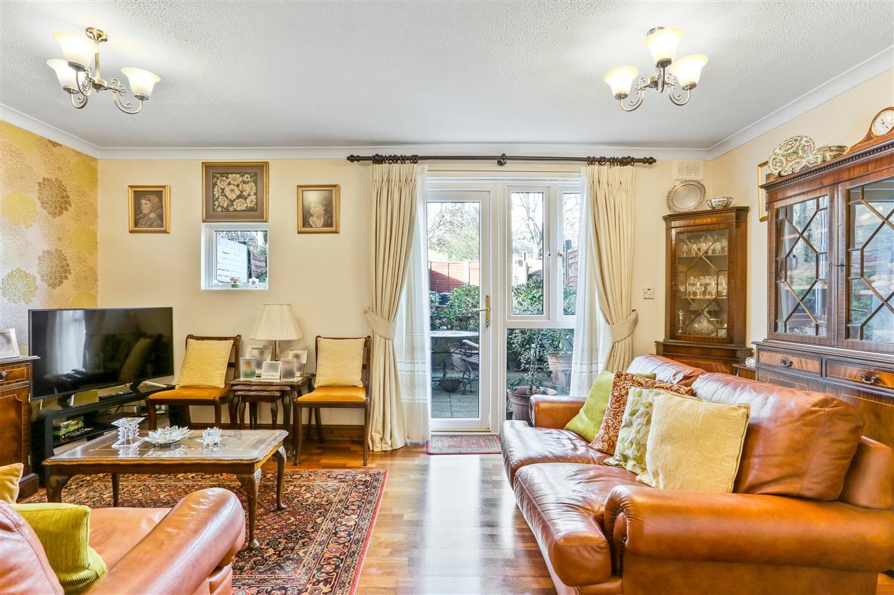 3 bed terraced house for sale in Bredgar Road 4