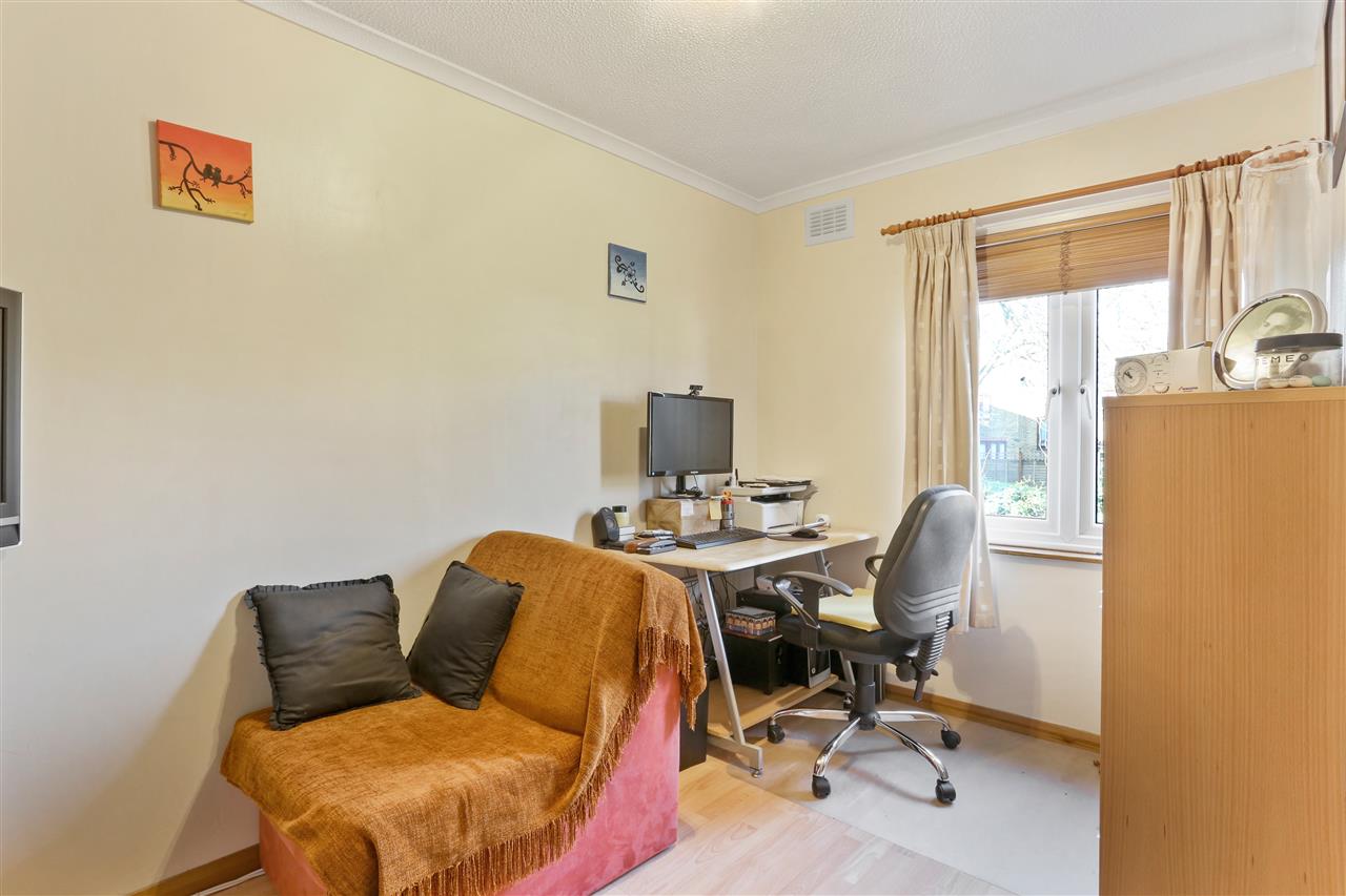 3 bed terraced house for sale in Bredgar Road 9