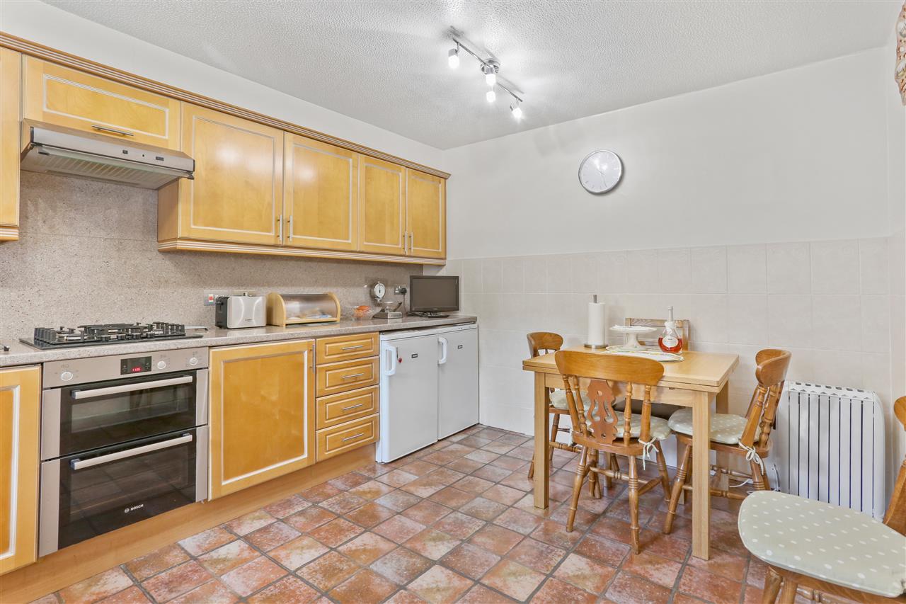 3 bed terraced house for sale in Bredgar Road 11