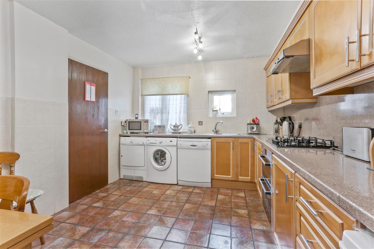 3 bed terraced house for sale in Bredgar Road 13