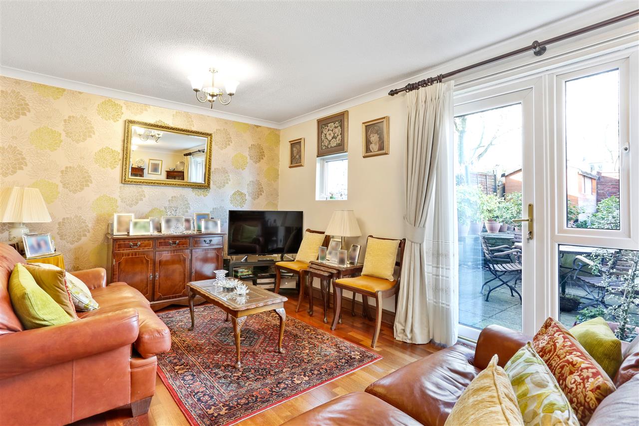 3 bed terraced house for sale in Bredgar Road 16