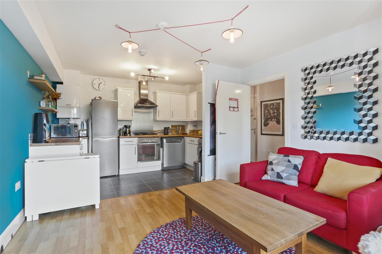 1 bed flat for sale in Junction Road 7