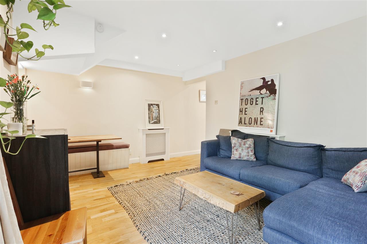 1 bed flat for sale in Hugo Road  - Property Image 6