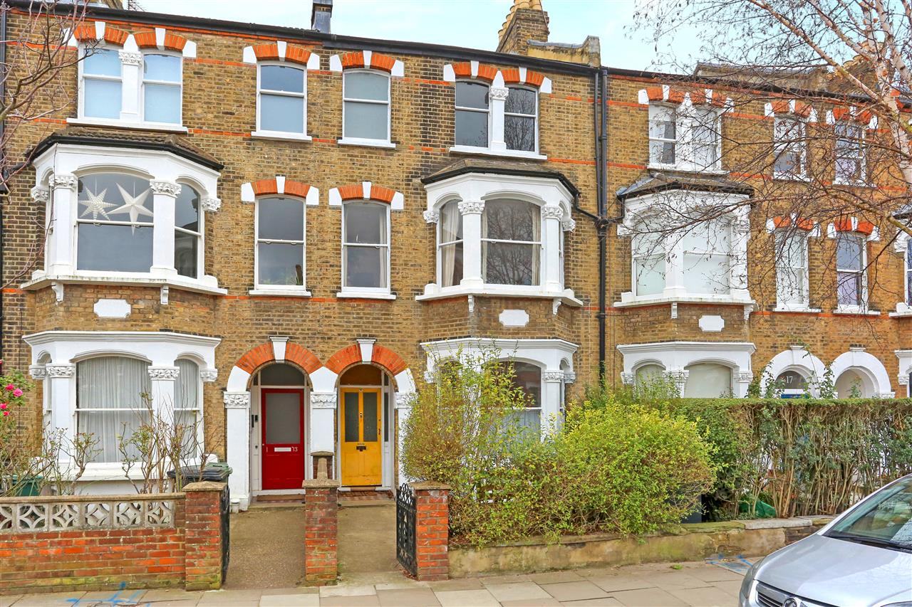 A mainly refurbished three storey Victorian terraced house situated in a highly sought after location in Tufnell Park within proximity to local shops, Tufnell Park (Northern Line) underground station, Tufnell Park Tavern (gastro pub), local parks and the ever popular Yerbury primary school. The ...