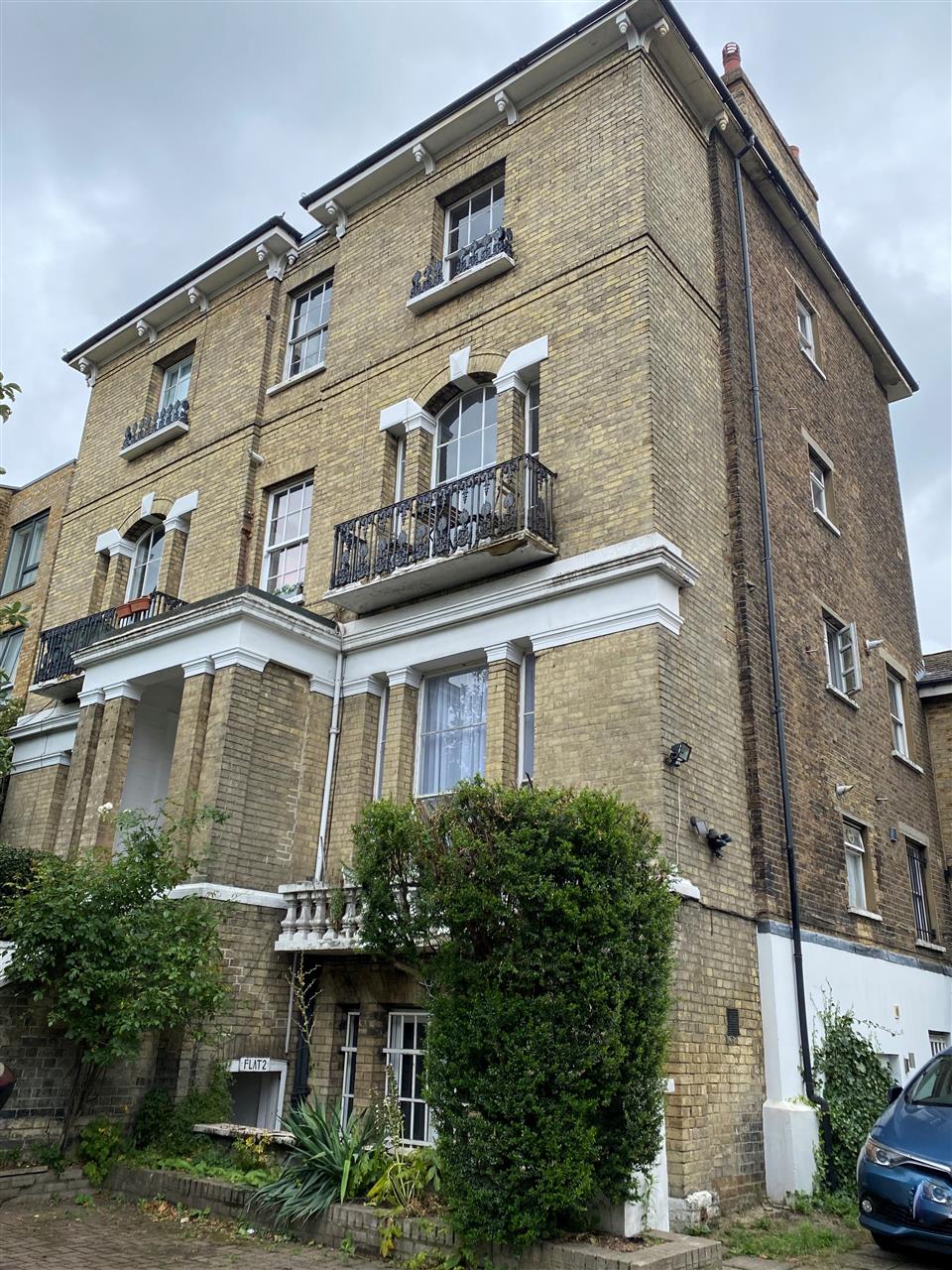AVAILABLE 25TH JANUARY 2024!  A well presented and 'ready to move into' UNFURNISHED second-floor apartment located close to the eclectic mix of shops, bars and restaurants of Camden and with excellent bus services on its doorstep. The accommodation comprises of one double bedroom with built in ...