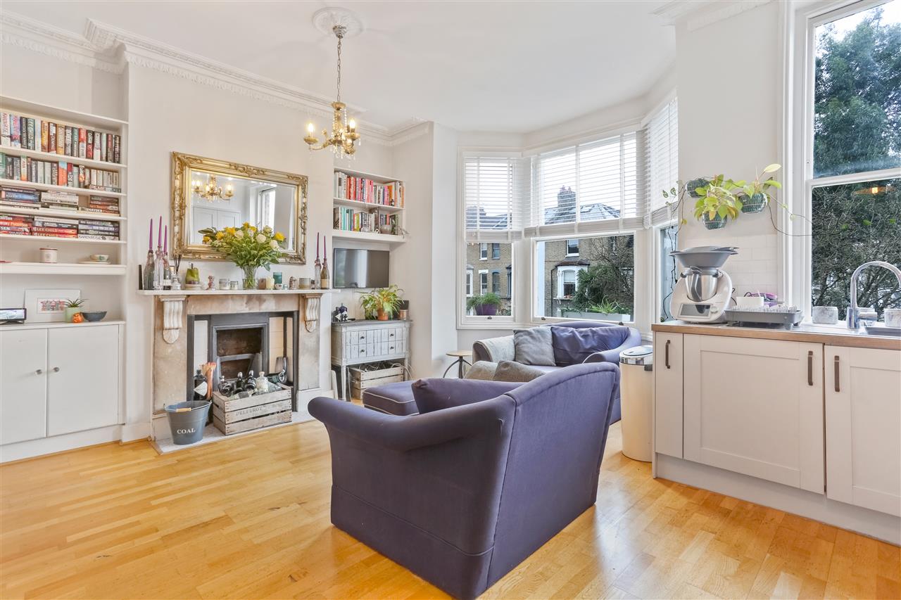 2 bed flat for sale in Tufnell Park Road 5