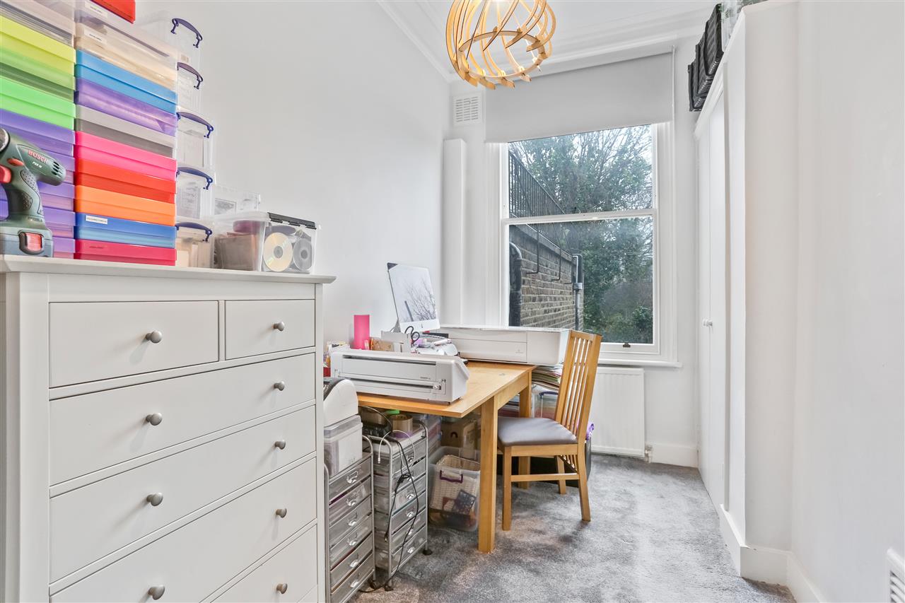 2 bed flat for sale in Tufnell Park Road 9