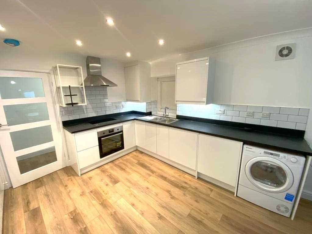 2 bed maisonette to rent in Anson Road 2
