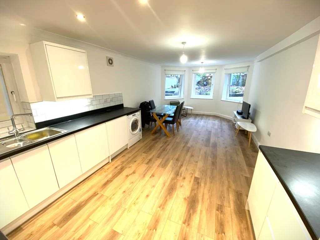 2 bed maisonette to rent in Anson Road 3