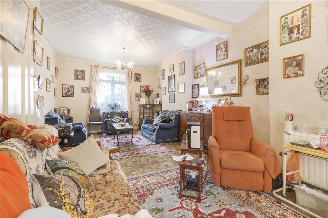 Spacious (approximately 1562 Sq Ft / 145 Sq M) Victorian terraced house situated in a sought after tree lined road within close proximity to the multiple shopping and transport facilities of both the Holloway Road and Seven Sisters Road together with recreational and transport facilities ...