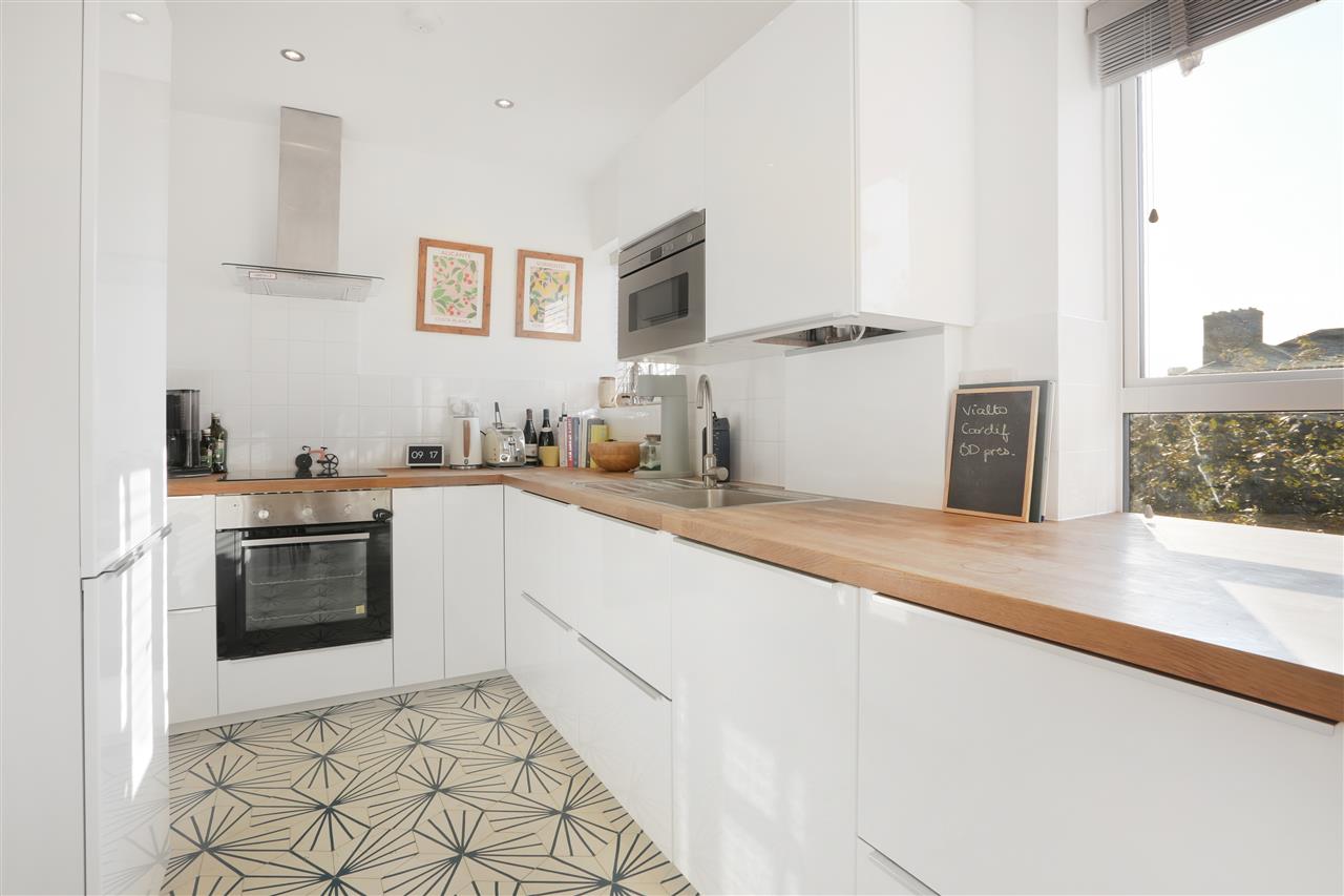 2 bed flat for sale  - Property Image 2