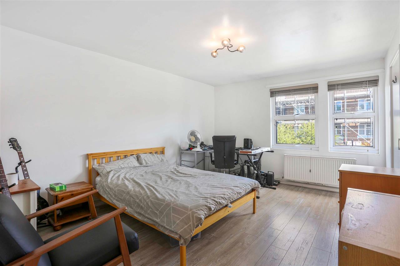 1 bed flat for sale in Warrender Road  - Property Image 2