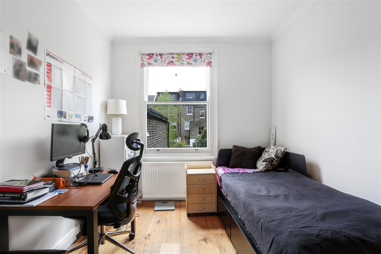 2 bed flat for sale in Yerbury Road 10