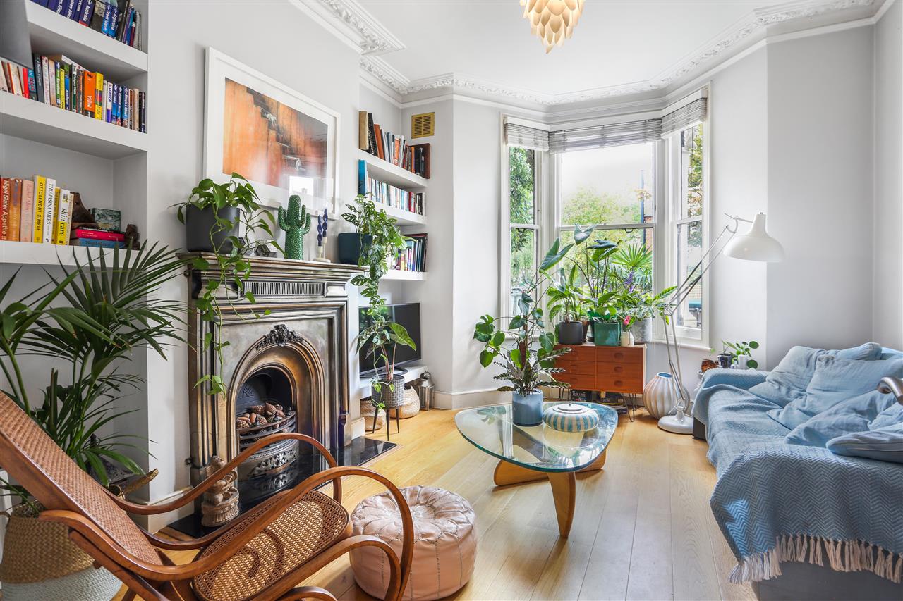 A well presented and spacious (approximately 616 Sq Ft / 57 Sq M) split level ground floor garden apartment forming part of a converted Victorian property situated in a prime location in one of the most sought after tree lined roads in the heart of Tufnell Park. The accommodation comprises: one ...