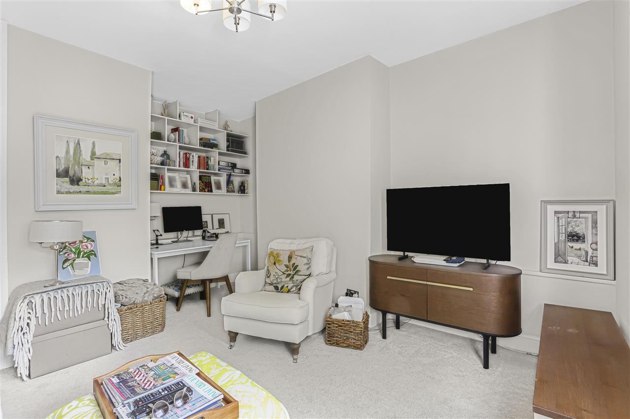 1 bed flat for sale in Lady Somerset Road 4