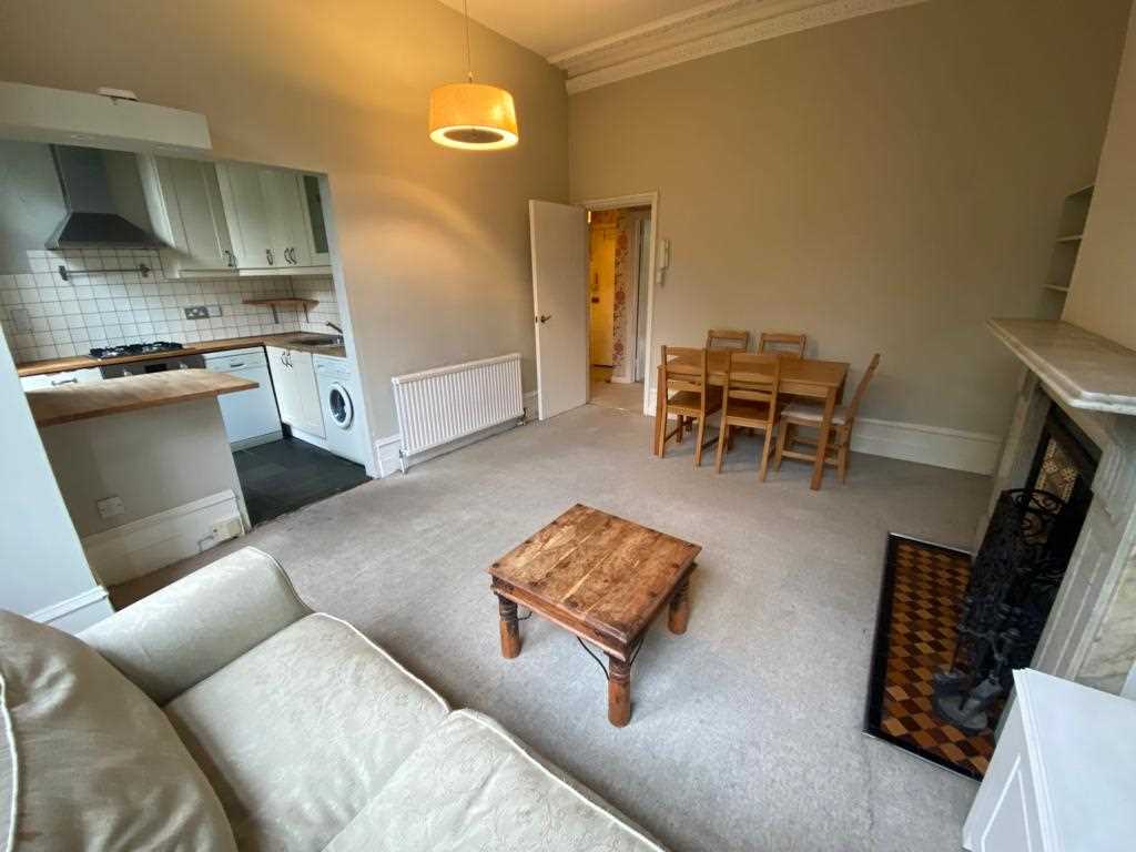 1 bed flat to rent in Dalmeny Road 2