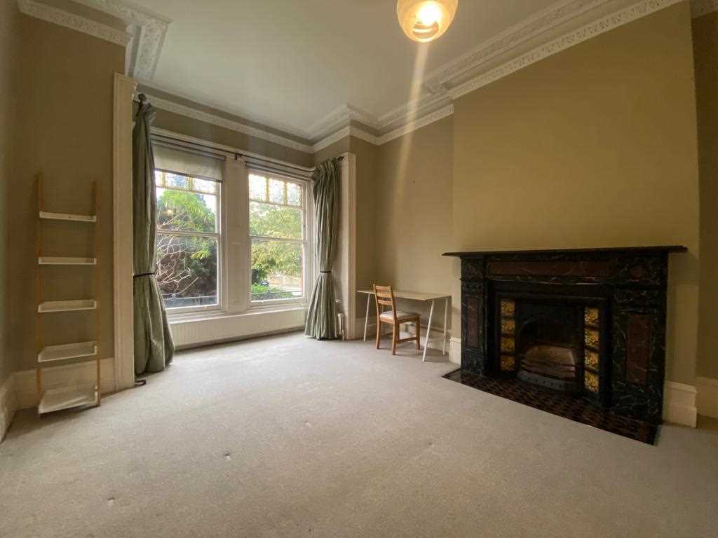 1 bed flat to rent in Dalmeny Road 5
