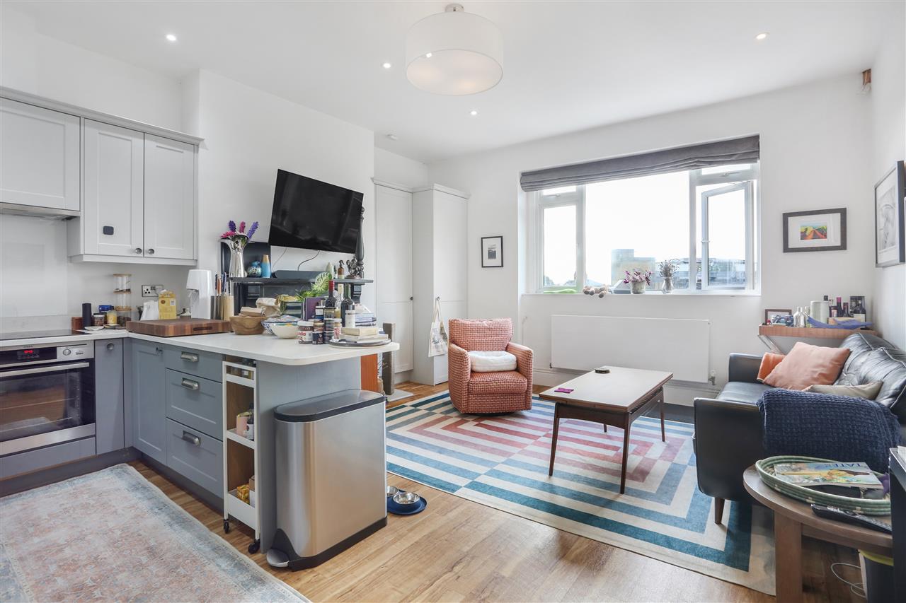 CHAIN FREE! A spacious and well presented (approximately 668 Sq Ft / 62 Sq M) first floor apartment converted from a Victorian property situated in a sought-after location within close proximity to local shops and transport links on Brecknock Road together with Kentish Town's multiple shopping ...