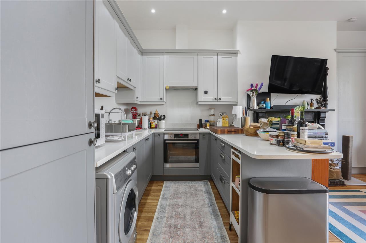 2 bed flat for sale in Brecknock Road  - Property Image 5